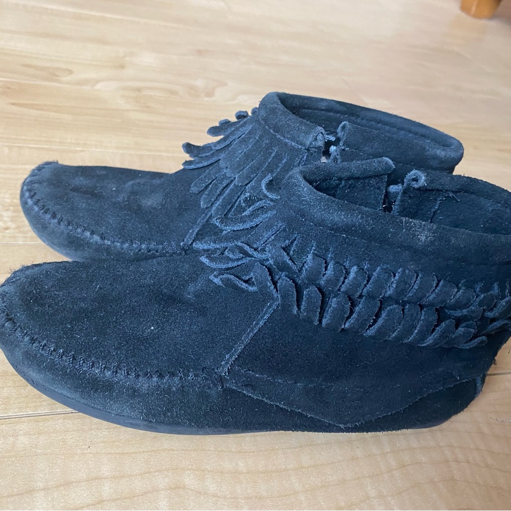 Kids size 2 Minnetonka genuine. Black